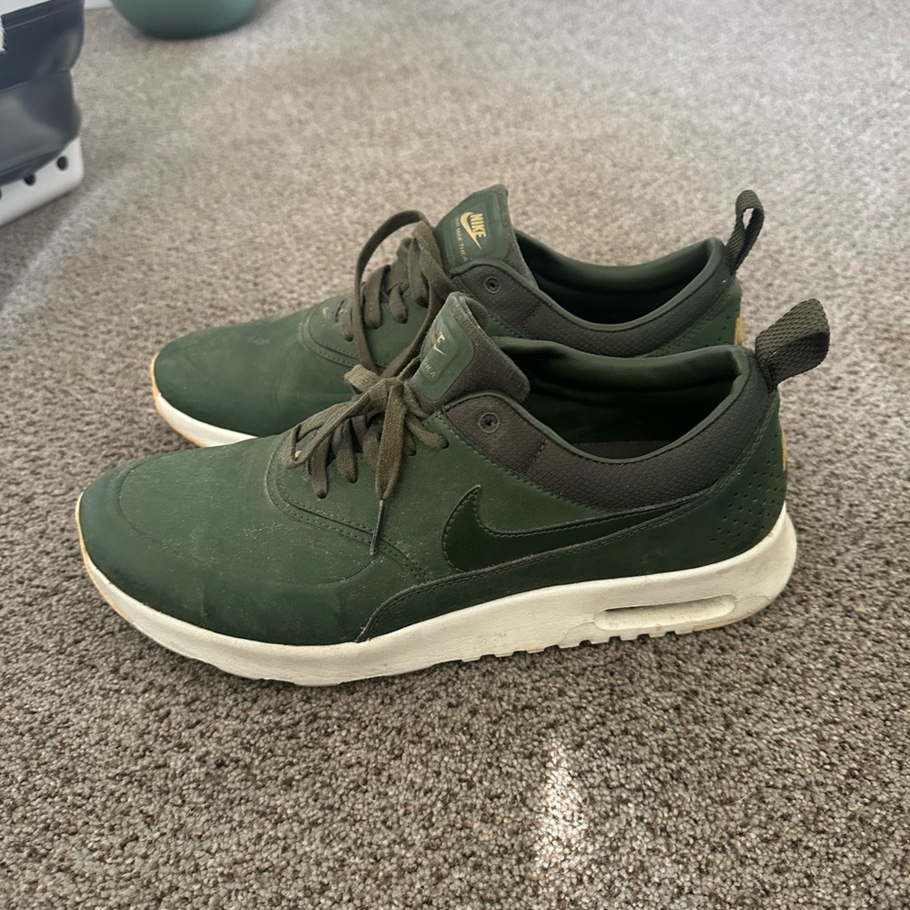 Nike Thea’s size women’s 10 - Green .